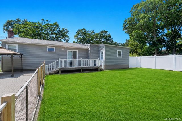 437 Commack Road, Islip, NY 11751