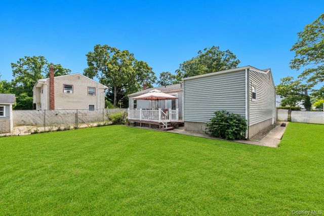 437 Commack Road, Islip, NY 11751