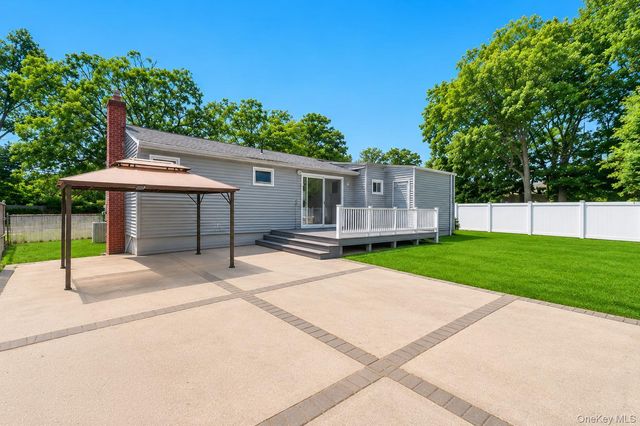 437 Commack Road, Islip, NY 11751