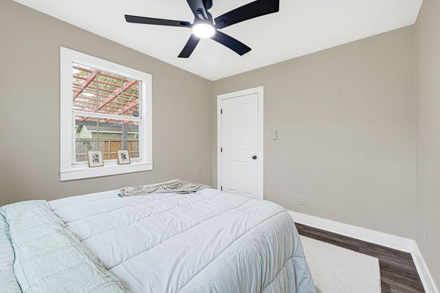 9434 E Avenue K, Houston, TX 77012