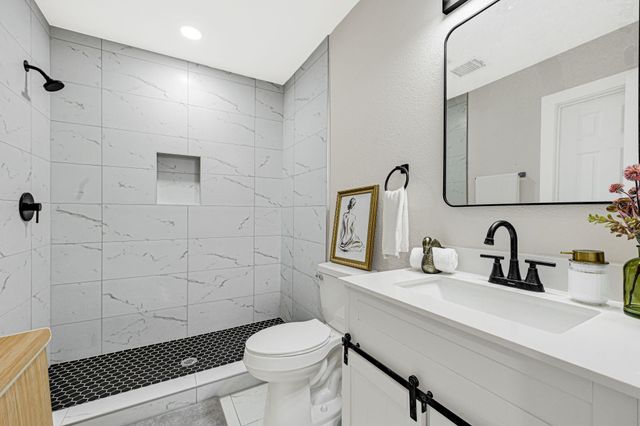 9434 E Avenue K, Houston, TX 77012