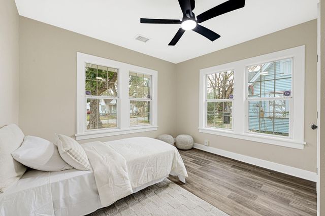 9434 E Avenue K, Houston, TX 77012