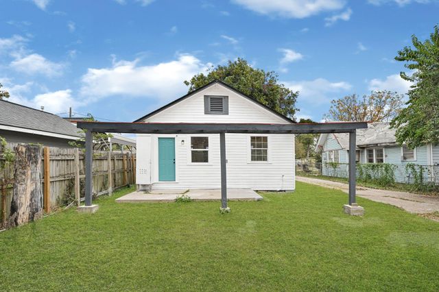 9434 E Avenue K, Houston, TX 77012