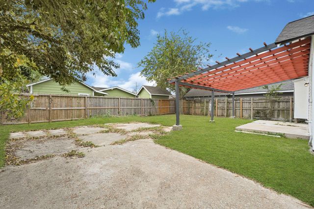 9434 E Avenue K, Houston, TX 77012