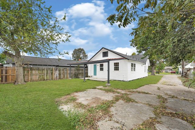 9434 E Avenue K, Houston, TX 77012