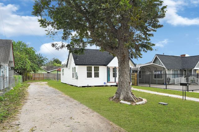 9434 E Avenue K, Houston, TX 77012