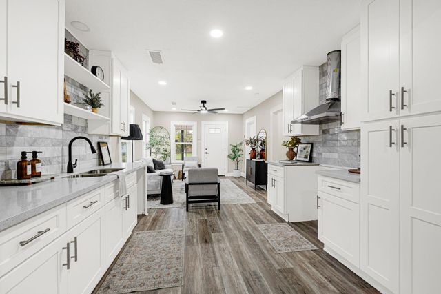 9434 E Avenue K, Houston, TX 77012