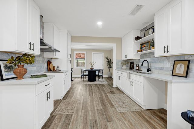 9434 E Avenue K, Houston, TX 77012