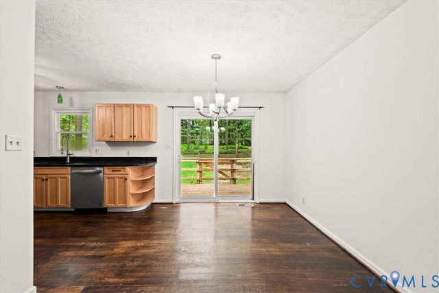 229 Washington St, Locust Grove, VA 22508
