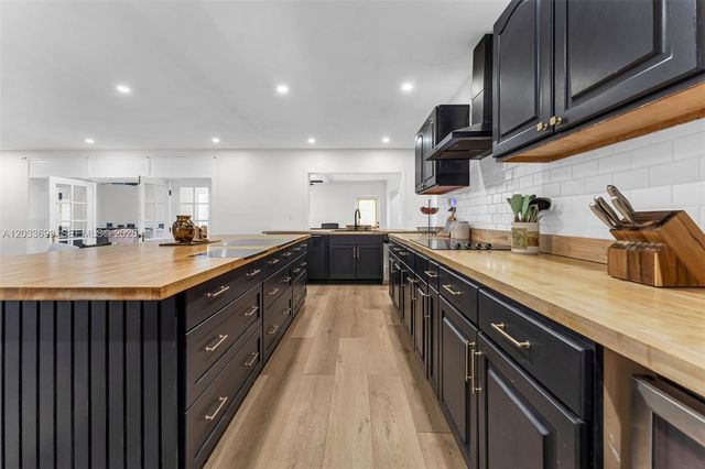 680 El Dorado Parkway, Plantation, FL 33317