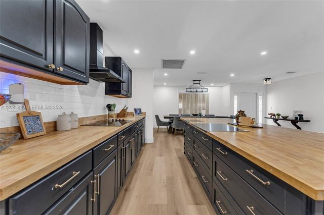 680 El Dorado Parkway, Plantation, FL 33317