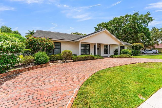 680 El Dorado Parkway, Plantation, FL 33317