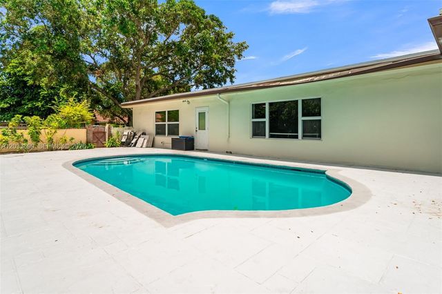 680 El Dorado Parkway, Plantation, FL 33317