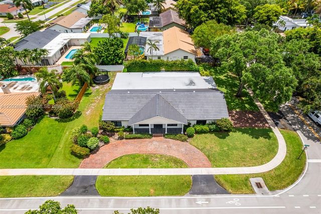 680 El Dorado Parkway, Plantation, FL 33317