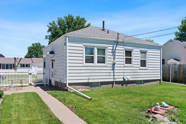 2323 W Lombard Street, Davenport, IA 52804