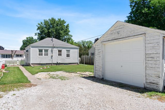 2323 W Lombard Street, Davenport, IA 52804