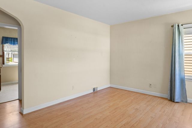 2323 W Lombard Street, Davenport, IA 52804
