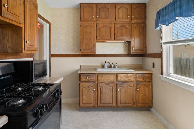 2323 W Lombard Street, Davenport, IA 52804