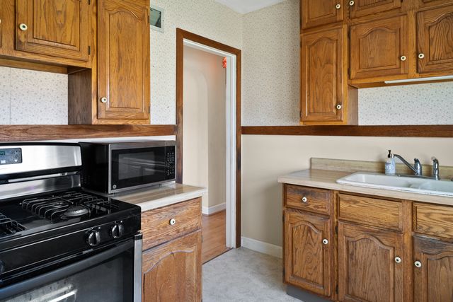 2323 W Lombard Street, Davenport, IA 52804