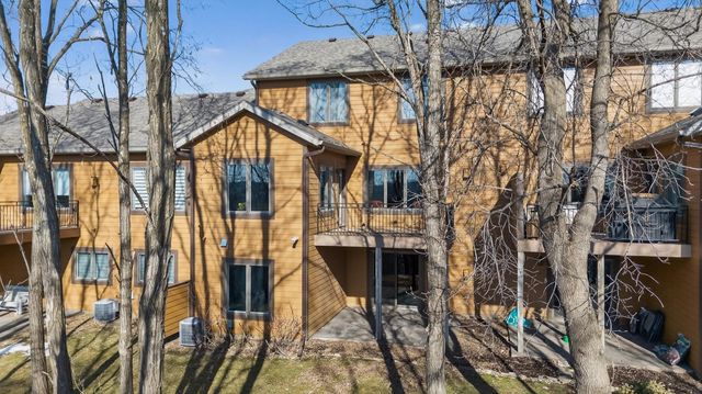 552 Panorama Circle NW, Rochester, MN 55901