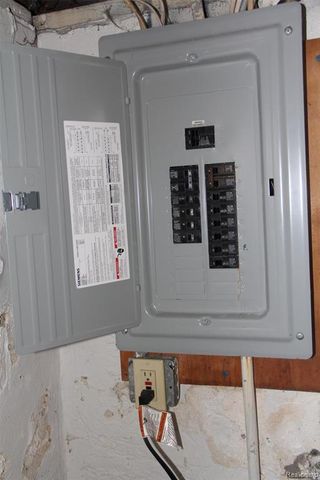 9581 Mark Twain Street, Detroit, MI 48227