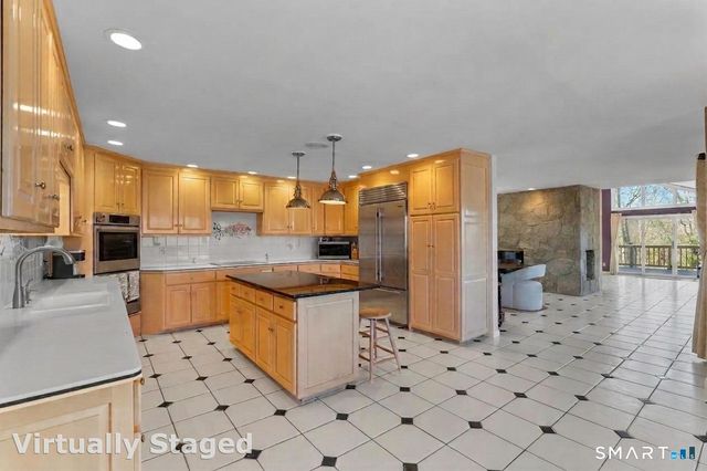 81 Georges Lane, Monroe, CT 06468