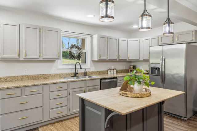 126 Rogers Rd, Gordonsville, TN 38563