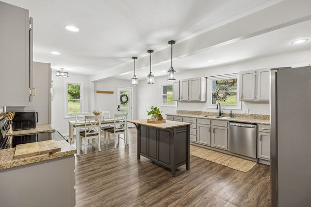126 Rogers Rd, Gordonsville, TN 38563