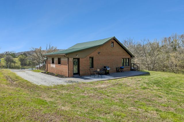 126 Rogers Rd, Gordonsville, TN 38563