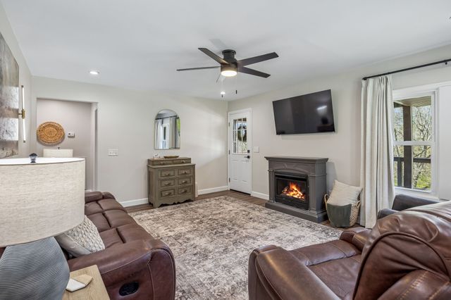 126 Rogers Rd, Gordonsville, TN 38563