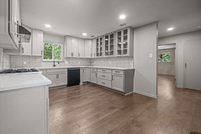 2515 Preston Ave, Tyler, TX 75701