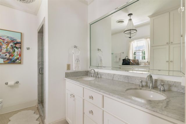 2036 Windsor Place, Fort Worth, TX 76110