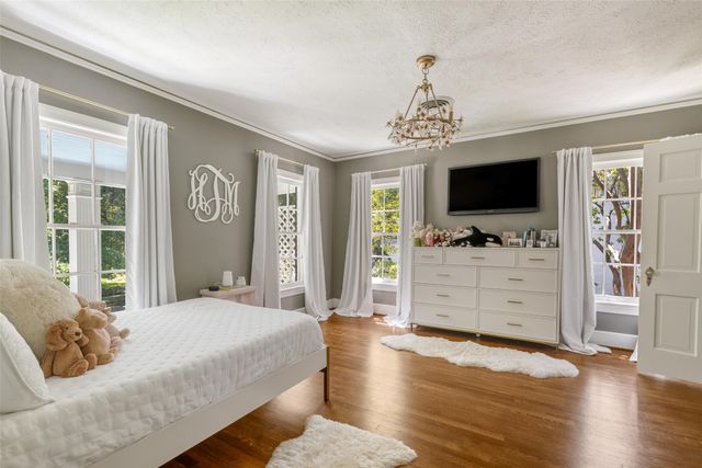 2036 Windsor Place, Fort Worth, TX 76110