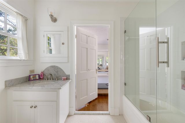 2036 Windsor Place, Fort Worth, TX 76110