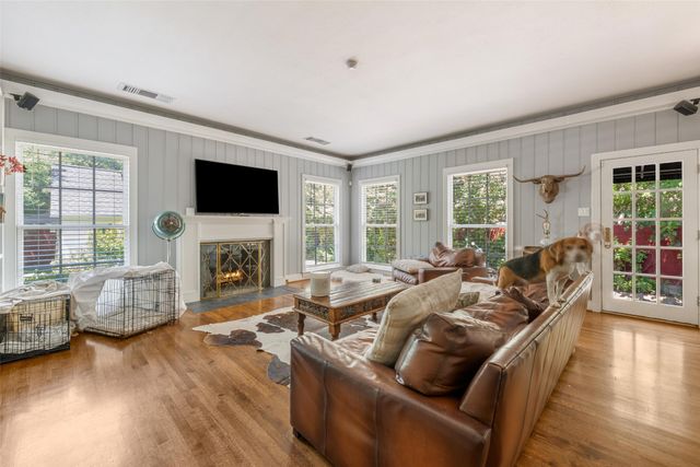 2036 Windsor Place, Fort Worth, TX 76110