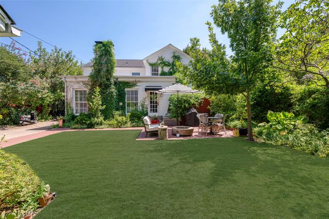 2036 Windsor Place, Fort Worth, TX 76110