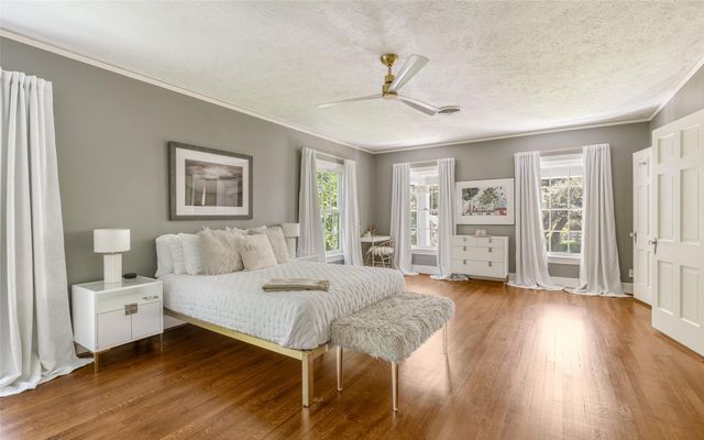 2036 Windsor Place, Fort Worth, TX 76110