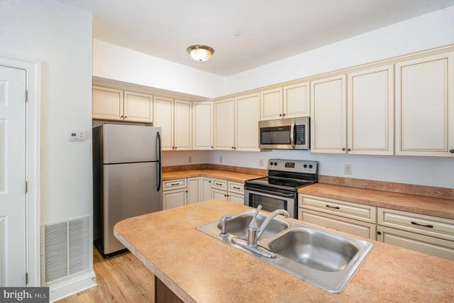 105 HIGH POINTE DR, Hummelstown, PA 17036