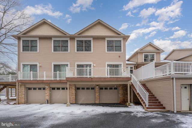 105 HIGH POINTE DR, Hummelstown, PA 17036