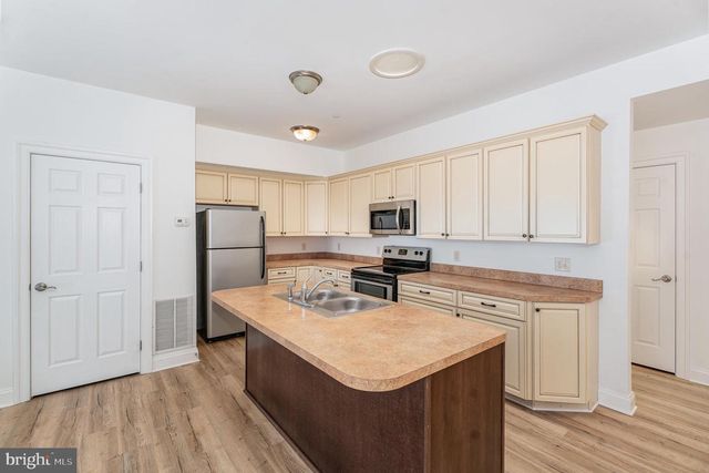 105 HIGH POINTE DR, Hummelstown, PA 17036