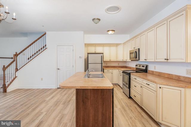 105 HIGH POINTE DR, Hummelstown, PA 17036