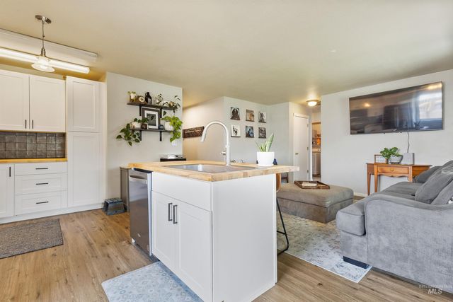 513 N Thornley Ave, Kuna, ID 83634