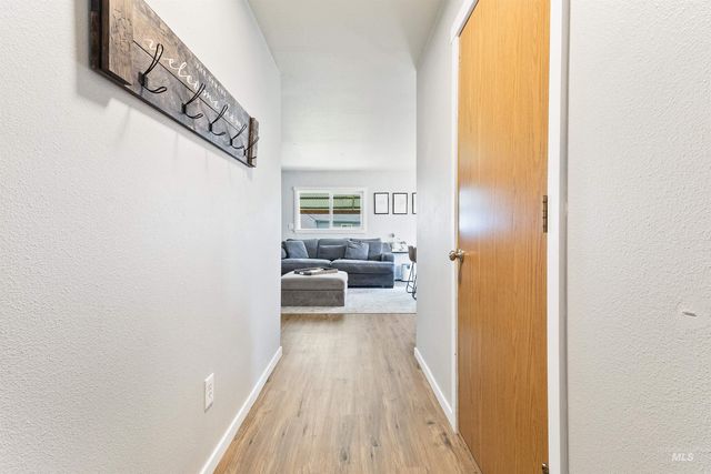 513 N Thornley Ave, Kuna, ID 83634
