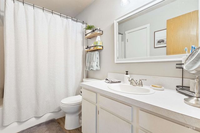 513 N Thornley Ave, Kuna, ID 83634