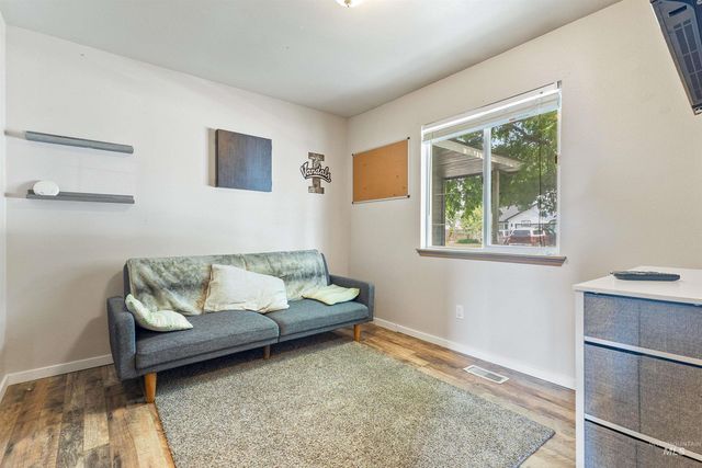 513 N Thornley Ave, Kuna, ID 83634