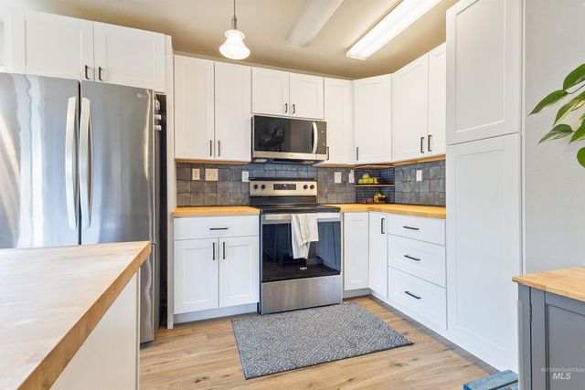513 N Thornley Ave, Kuna, ID 83634