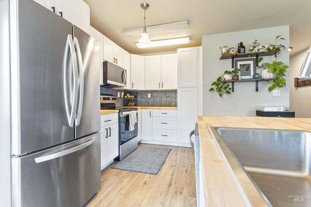 513 N Thornley Ave, Kuna, ID 83634