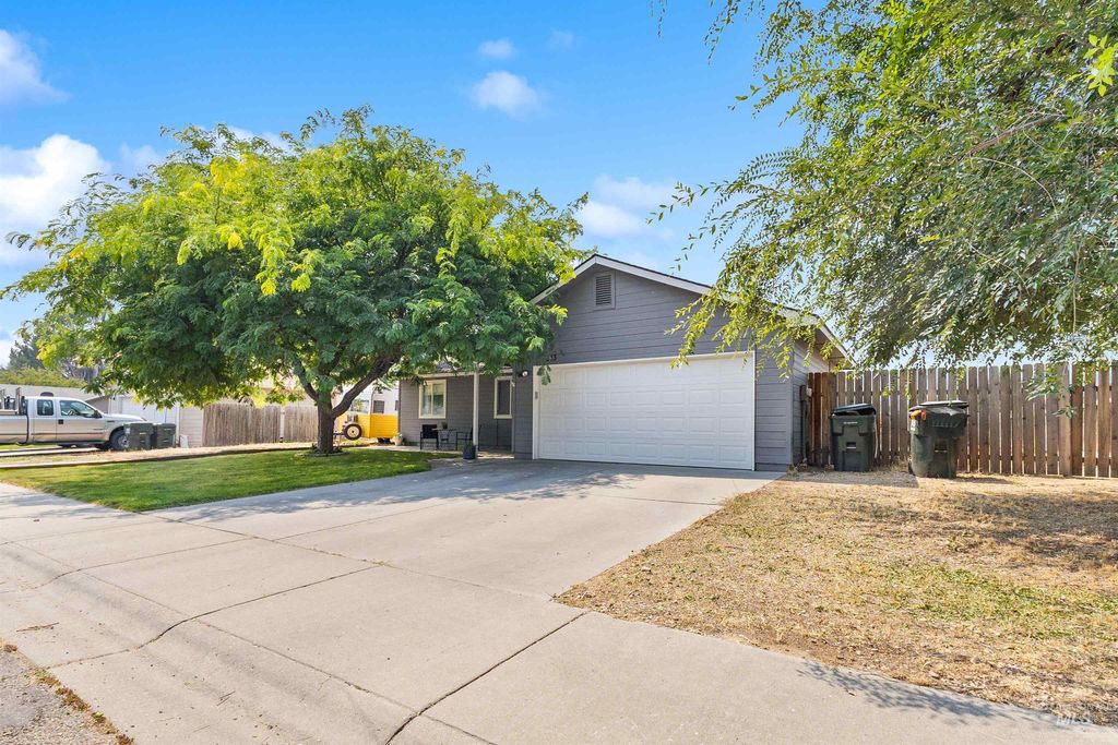 513 N Thornley Ave, Kuna, ID 83634 photo 3