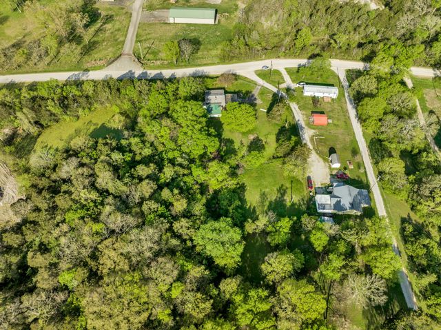 1810 Monsanto Rd, Columbia, TN 38401