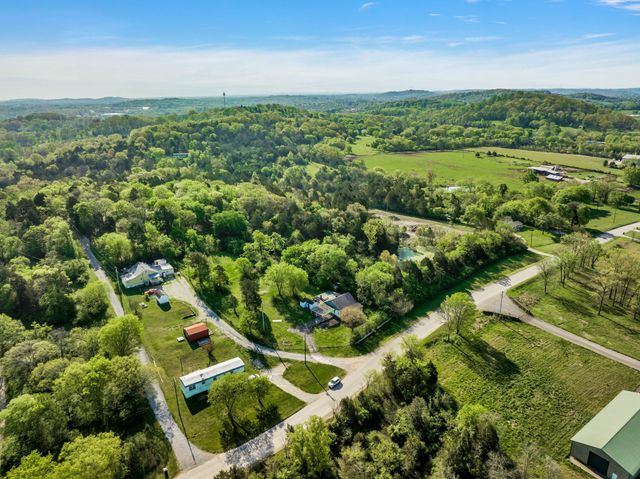 1810 Monsanto Rd, Columbia, TN 38401